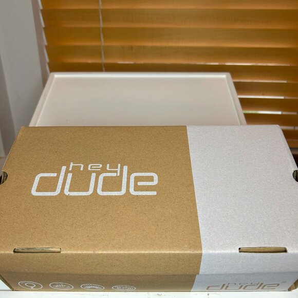 Hey Dude Womens Casual Shoe - size 9 - Picture 2 of 7